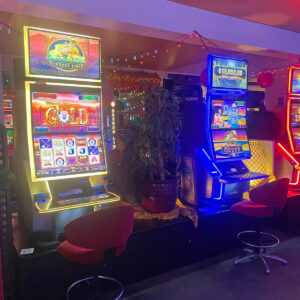 cock n bull pokies room